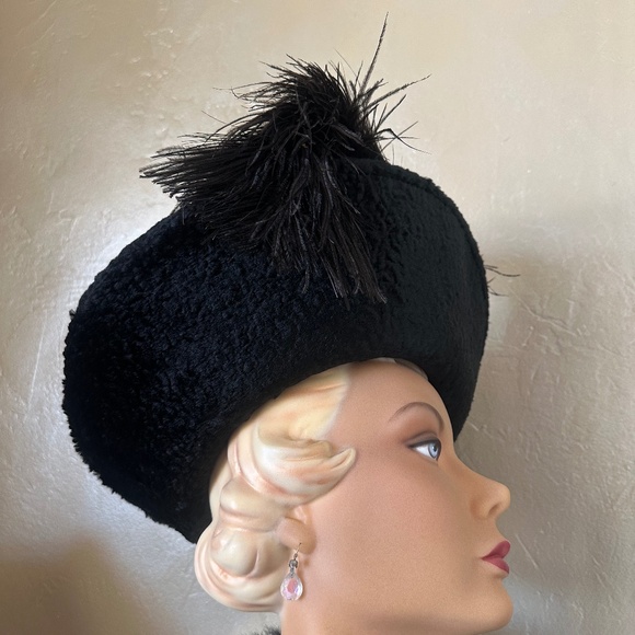 GRANDIOSE 1950s' BLACK FELT & FAUX LAMB WIDE BRIM HAT + TALL OSTRICH FEATHERS - Picture 10 of 15